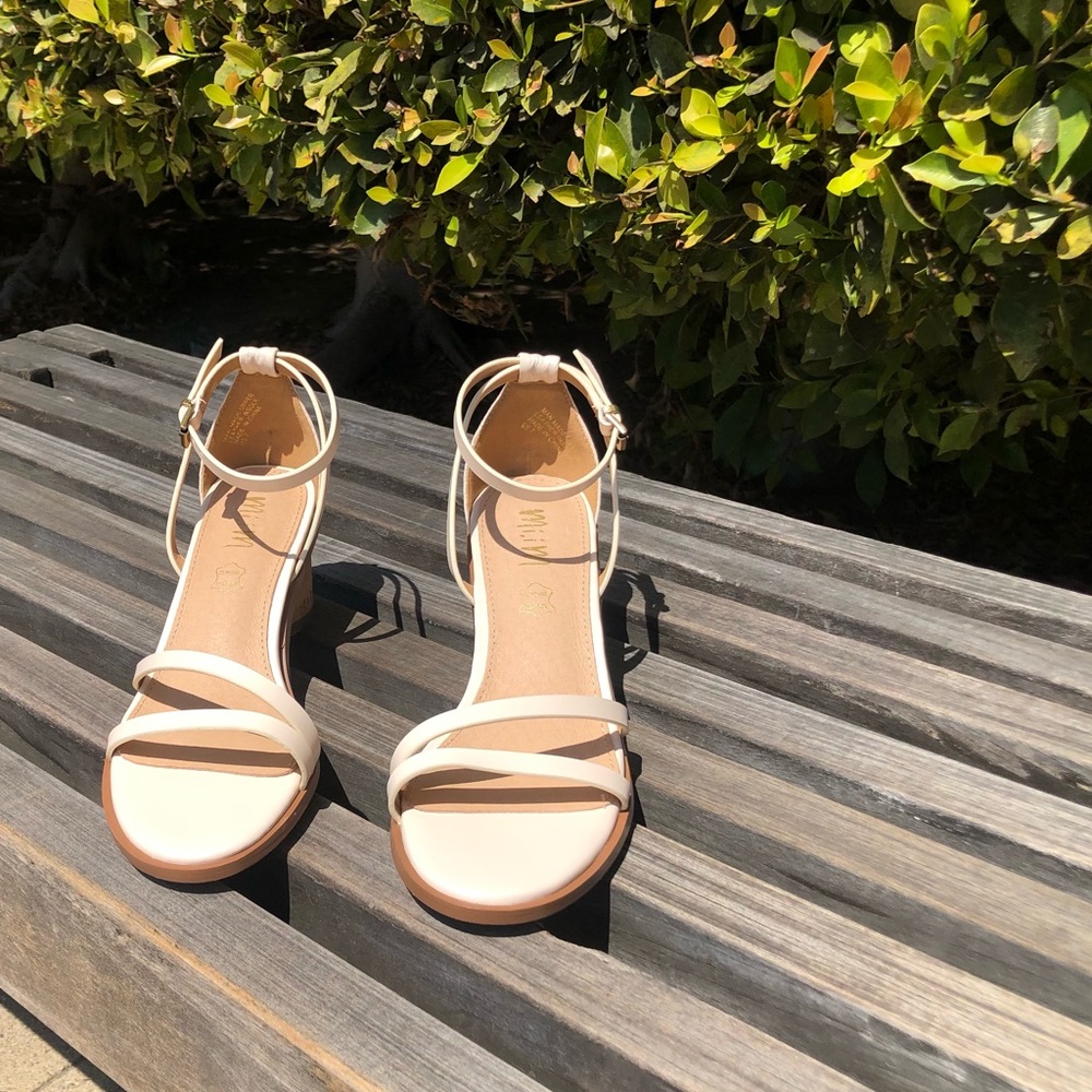 Roselyn Ivory Sandals Size 7